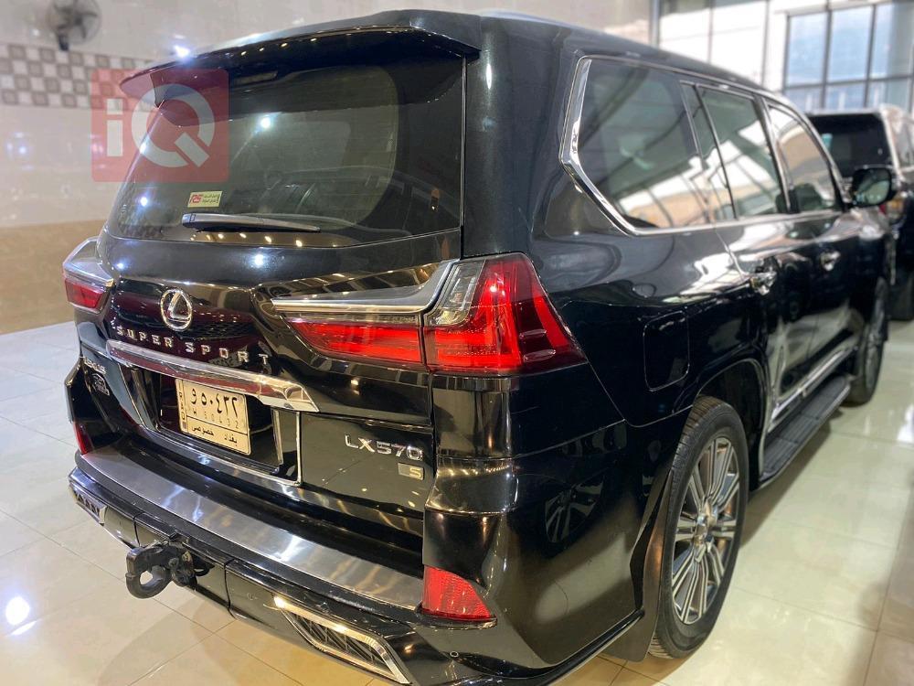 Lexus LX